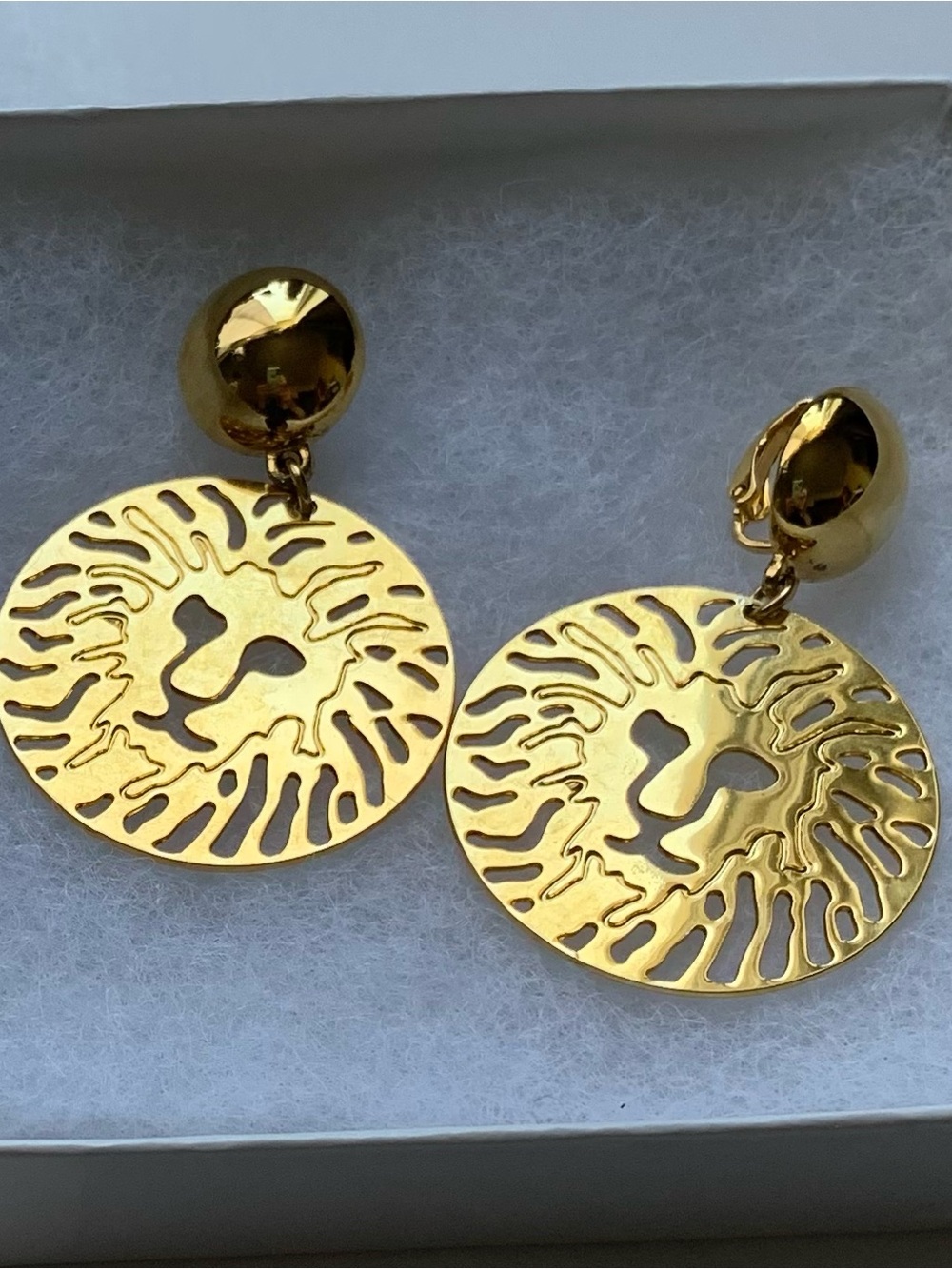 VTG 80s Dillard's Lion Head  Eearrings - Gold Tone Cutout - Original Box